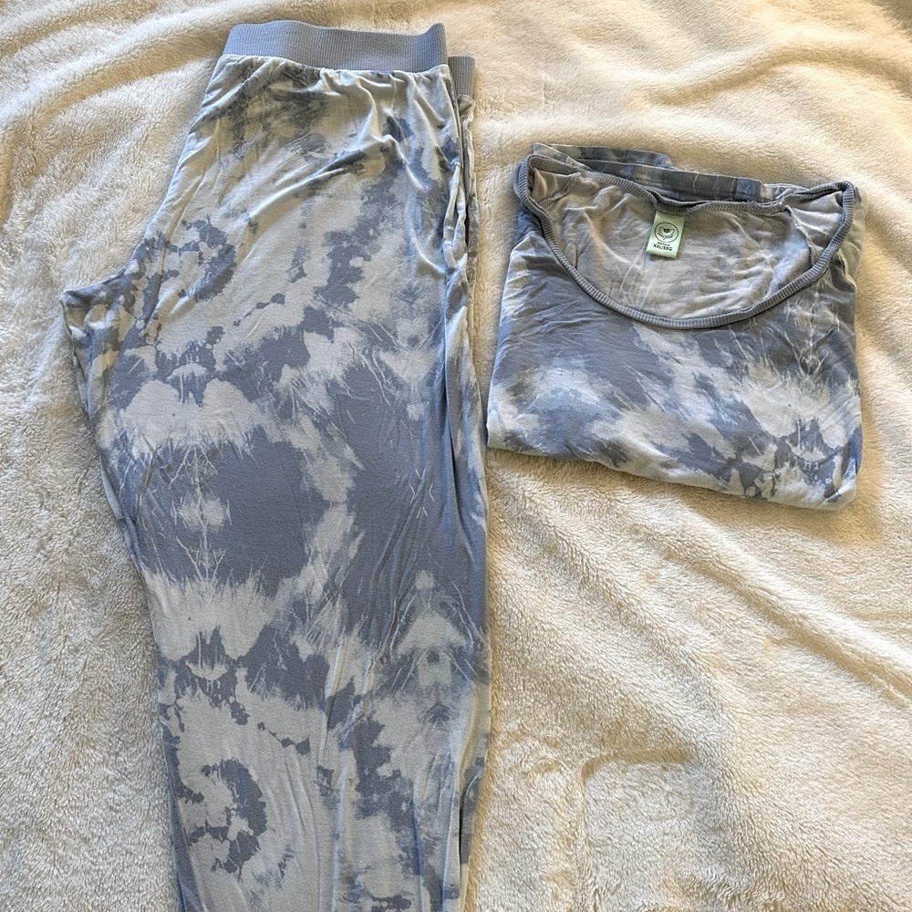 Honey dew brand pajamas. Light blue tie dye print